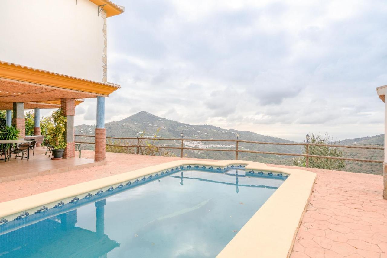 Cortijo La Encina Vila Sayalonga Exterior foto